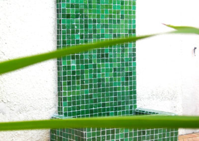 fontaine extérieur en mosaïque unie