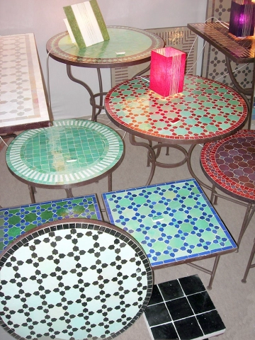 Tables sur pied et plateaux seuls en Zellige traditionnel