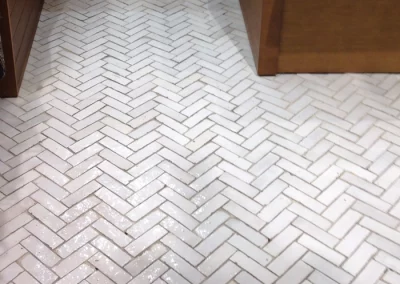 Sol de boutique à Paris en bejmat blanc