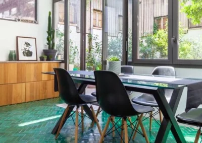 Sol de véranda en bejmats verts céladon à Nice