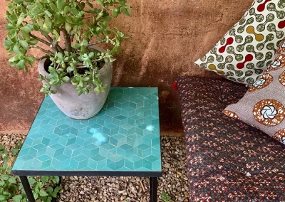 Petite desserte en zellige unicolore et fer forgée faîte à la main