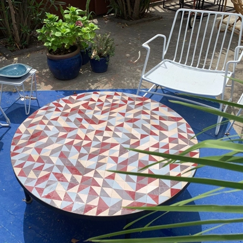 Table basse carrée en zellige pour le jardin, motif triangle à 4 couleurs