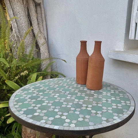 Guéridon en Zellige traditionnel et fer forgé à la main, motif fleurs de Matécha blanches et vert d'eau