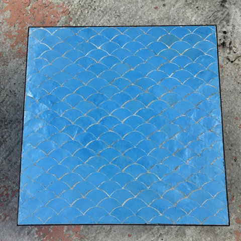 Table carrée 60 cm, zellige bleu ciel et fer forgé