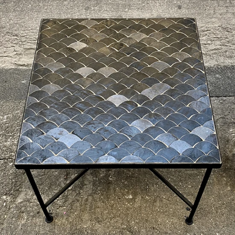 Table haute en zellige écaille de poisson et fer forgé à la main