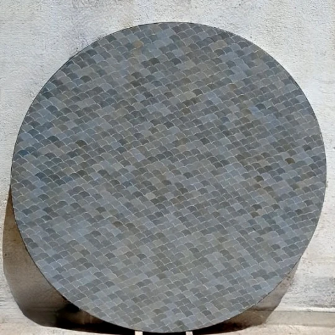 Plateau de table familiale en zellige au motif écaille, fabrication à la main