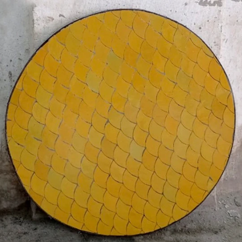 Grand plateau de table ocre en zellige, motif écaille