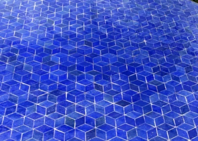 Table en Zellige Bleu Roi, motif Cube