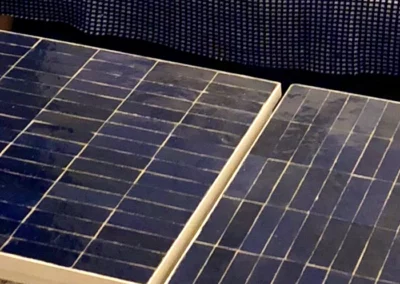 Carrelage marocain fait à la main de couleur bleu nuit