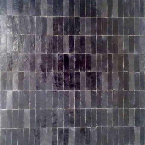 Surface de carrelage zellige de couleur encre, motif rectangle