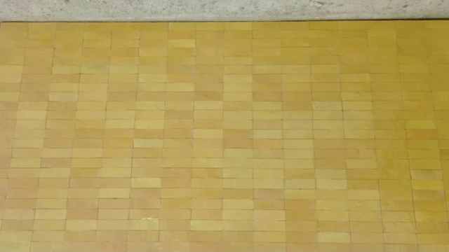 Surface de carrelage zellige de couleur jaune clair, motif rectangle