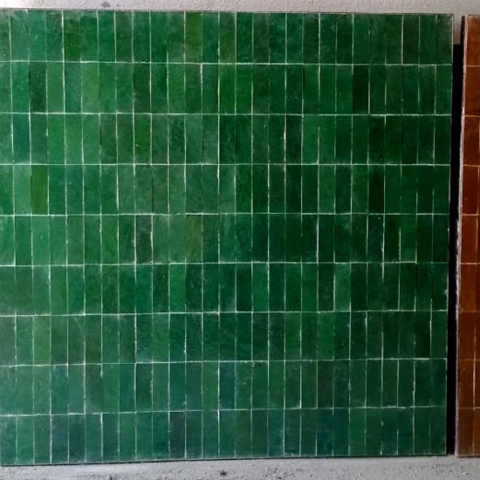 Surface de carrelage zellige de couleur vert anglais, motif rectangle