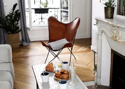 Table basse en zellige rayé de couleur gris et blanc