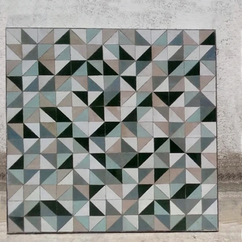 Plateau de table carrée en zellige, motif moderne en triangle