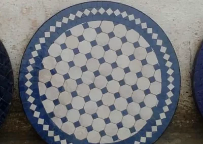 Petite table bistro en zellige fait à la main, motif Tagra, couleur bleu lavande et blanc nacré