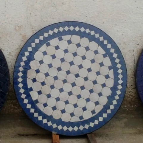 Petite table bistro en zellige fait à la main, motif Tagra, couleur bleu lavande et blanc nacré