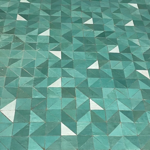 Carrelage au sol en zellige au motif triangle
