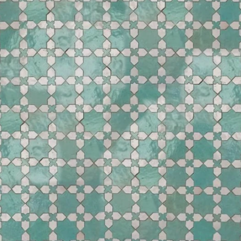 Mur décoré en zellige, motif fleur de matécha de couleur nacre et vert d'eau