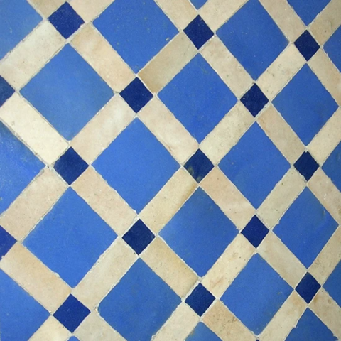 Carrelage mural à Paris, Zellige bleu lavande, nacre et bleu profond