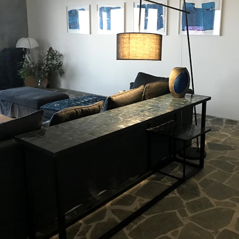 Console en zellige noir et fer forgé