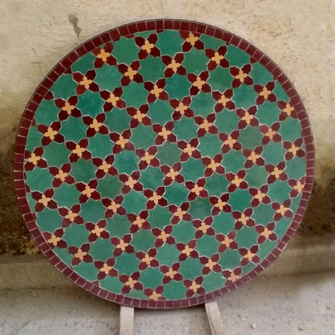 Commande spécifique pour Paris (75) d'un plateau de table en zellige de couleur rouge, vert et safran