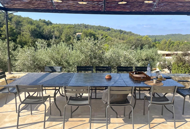 Fabrication de tables sur mesure en mosaïque de zellige rayé à Marseille (13006)