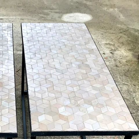 Guéridon en zellige, motif cube, couleur nacre. fabrication sur mesure et livraison sur Grenoble (38)