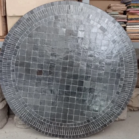 plateau rond de 90 cm de diamètre pour table personnalisée en zellige rayé de couleur noire