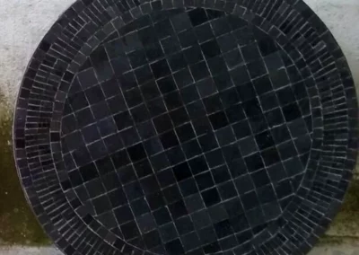 Plateau de table en zellige rayé de couleur encre