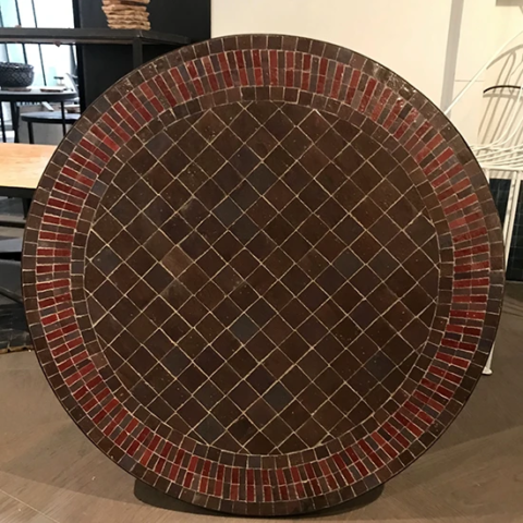 Plateau de table en zellige rayé de couleur marron et rouge