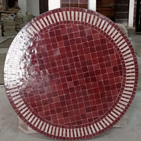 plateau de table en zellige rayé rouge et nacre