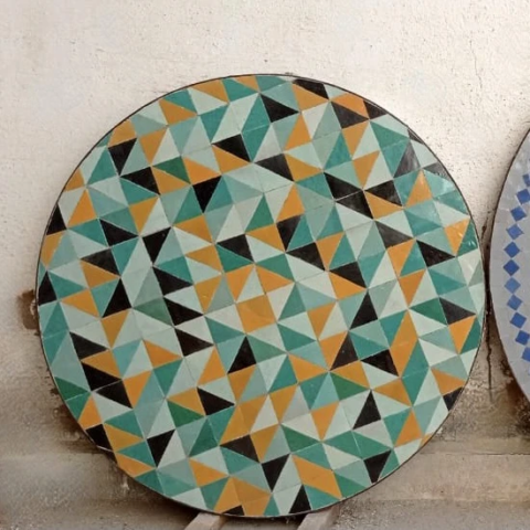 Plateau de table ronde en zellige, fabrication artisanale et livraison à Cannes (06)