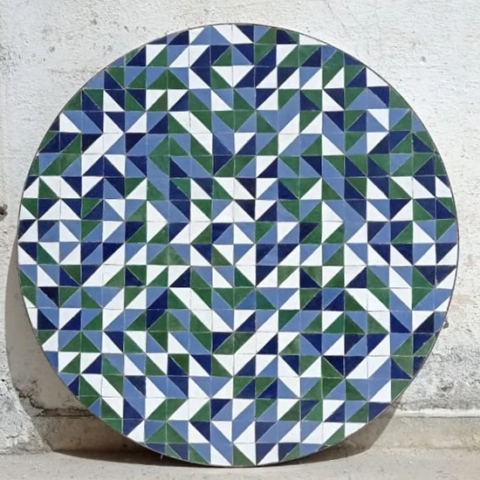 Plateau de table ronde en zellige et fer forgé, motif triangle fabriquée sur mesure pour Cannes (06)