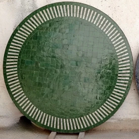 Plateau de table en zellige vert foncé et blanc, réalisation artisanale