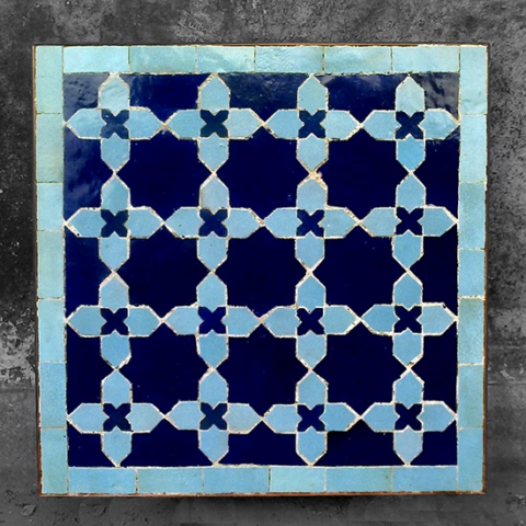 Petit plateau de table, 32x32cm, zellige au motif fleurs de matécha bicolore, bleu ciel et bleu roi