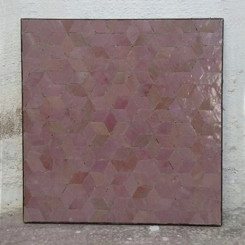 Petit plateau de table carrée en zellige monochrome rose au motif cubes