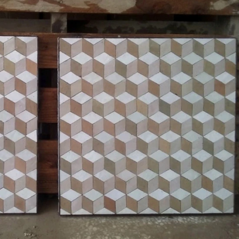 Zellige en motif cube de couleur rose, saumon et blanc, réalisation sur mesure