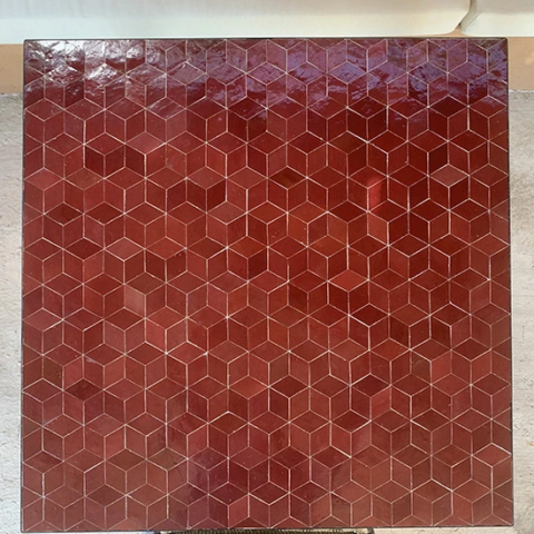 Plateau de table carrée en zellige rouge, motif cube