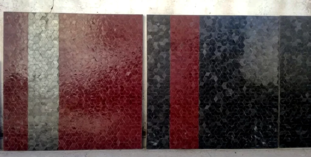 Grands plateaux de décoration murale carré en zellige, motif cube, création sur mesure bicolore noir et rouge, rouge et gris perle