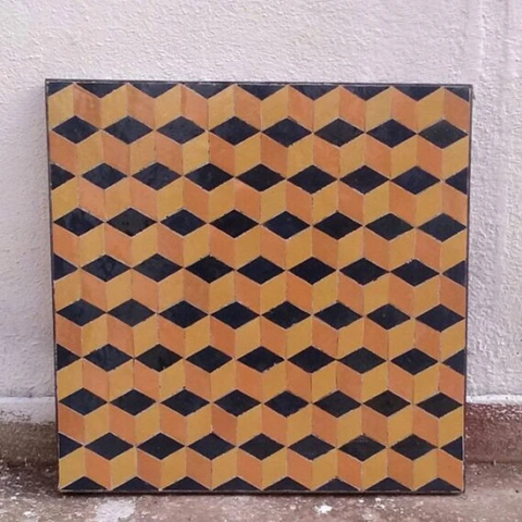 Plateau de table carrée en zellige jaune clair, safran et noir