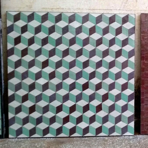 Plateau de table carrée en zellige vert céladon, blanc et bleu profond, dimensions : 80x80cm