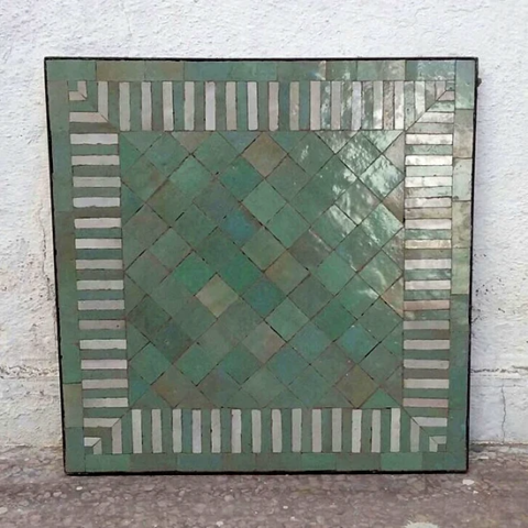 Plateau de table en zellige artisanal rayé de couleur tilleul et blanc