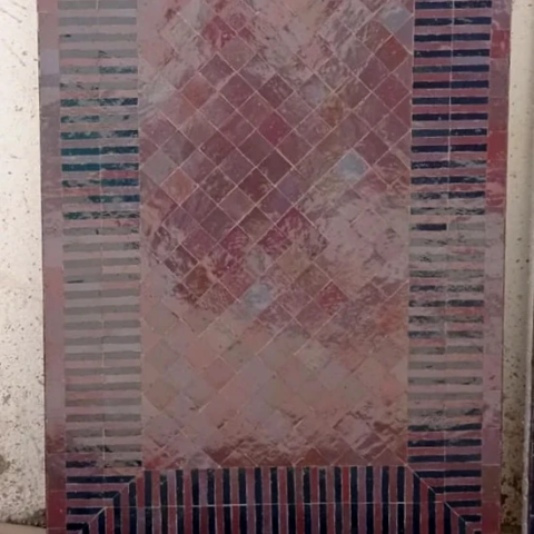 Plateau de table rectangle 150x60 cm, zellige rayé aubergine et noir