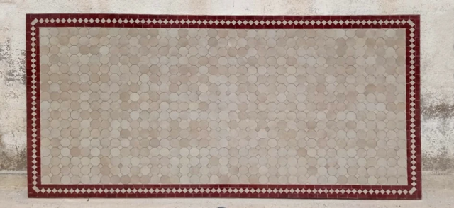 Table familiale en zellige en Lubéron