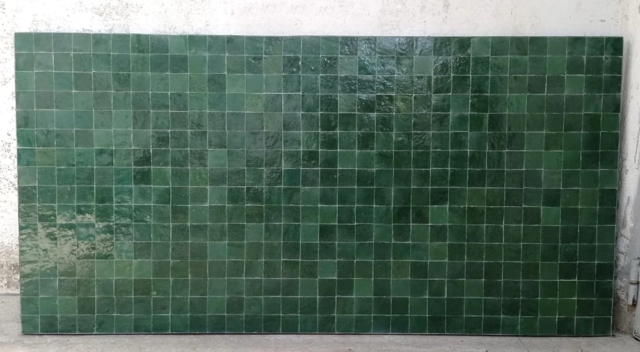 Plateau de table en zellige vert foncé, motif carré, livraison à Beaulieu (06)