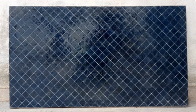 Plateau de table en zellige bleu, motif carré, pose diagonale, livraison à Brest (29)