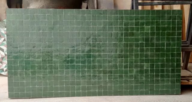 Plateau de table rectangle en zellige vert, motif carré aligné, livraison à Montpellier (34)