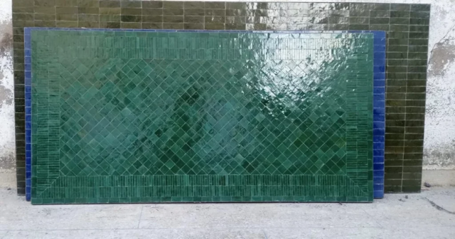 Plateau de table en zellige rayé vert anglais