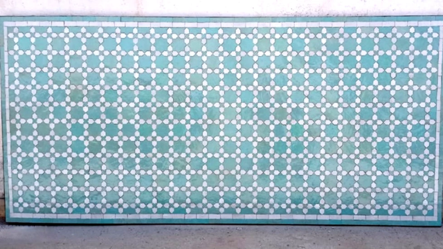 Grand plateau de table (180x85cm) en zellige, motif Fleurs de matécha fabriqué sur mesure