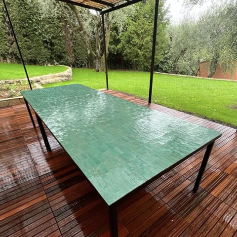 Plateau rectangle en zellige de couleur vert céladon pour table extérieure